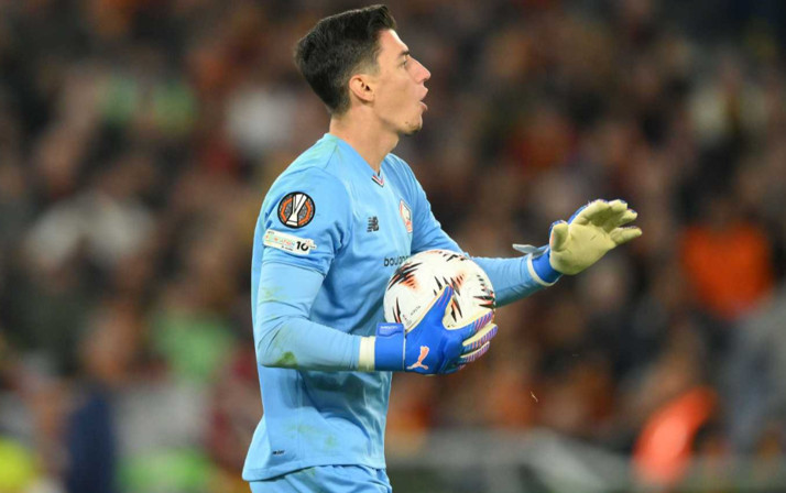 Berke Özer tarihe geçti! Penaltı atışı 3 kez tekrarlandı...