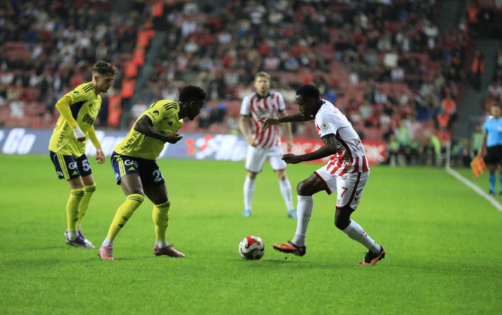 Fenerbahçe, Samsun'da 2 puan bıraktı