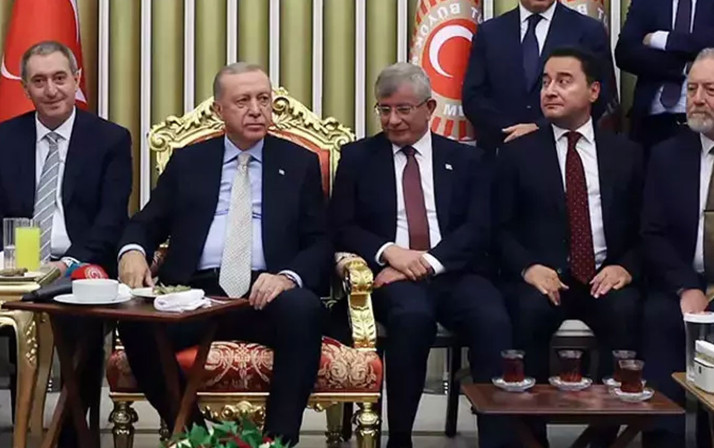 Erdoğan'la fotoğrafı gündem olmuştu! Davutoğlu'ndan açıklama geldi