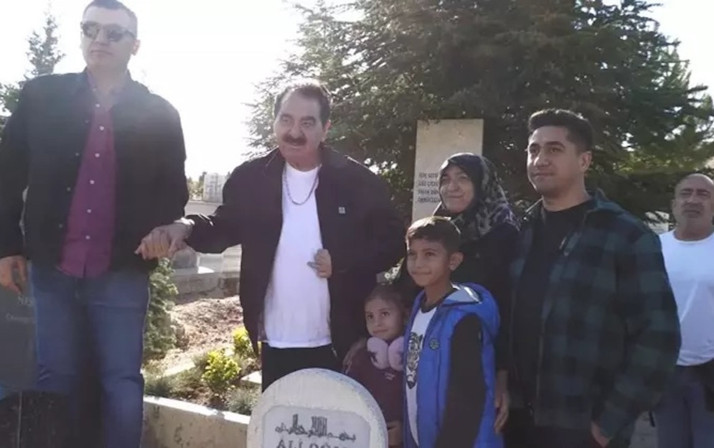 İbrahim Tatlıses'in vefası! Neşet Ertaş'ın mezarını ziyaret etti: "Çok ekmeğini yedik"