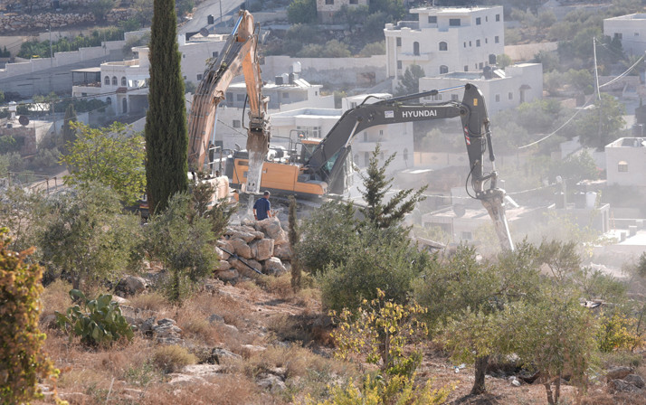 İsrail ordusu, işgal altındaki Batı Şeria'da Filistinlilere ait bir evi yıktı