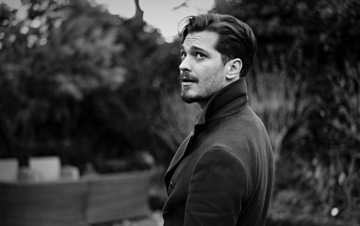 Çağatay Ulusoy'un bir özelliği daha ortaya çıktı! Rolü için ebru dersi aldı...
