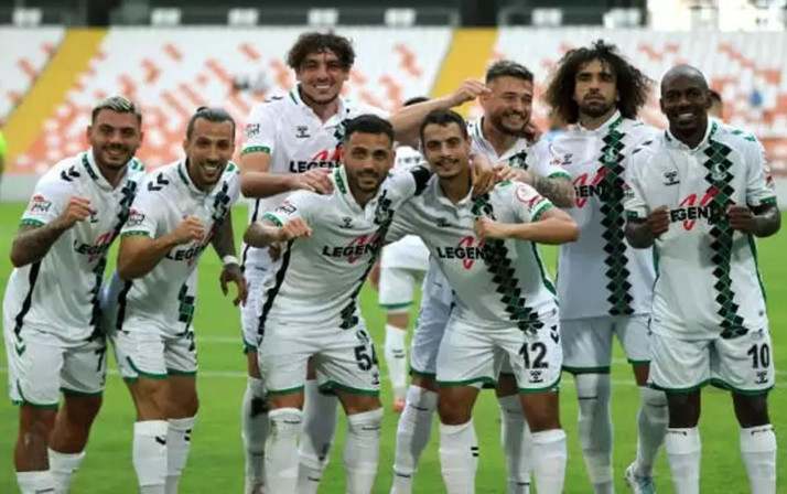 Sakaryaspor, Adana Demirspor'u deplasmanda 6-0 mağlup etti