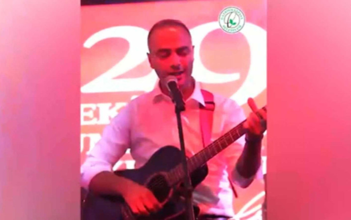 Eray Karadeniz’den Cumhuriyet kutlamalarında gitar performansı