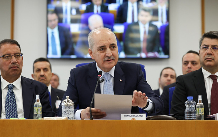 Numan Kurtulmuş 'PKK sevdanız nereden geliyor?' sorusu üzerine komisyonu terketti