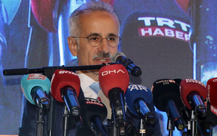 Bakan Uraloğlu'ndan Gebze'de çöken binaya metronun neden olduğu iddialarına yanıt