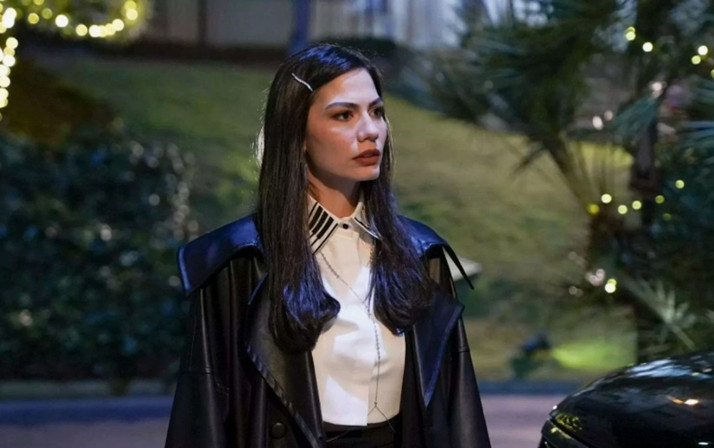 Demet Özdemir sokak tarzıyla sosyal medyanın altını üstüne getirdi! Yorum yağdı