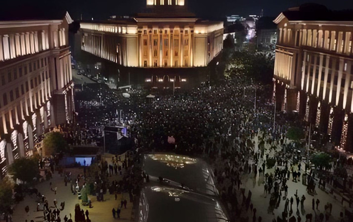 Bulgaristan’da protesto sonuç verdi: Bütçe gözden geçirilecek