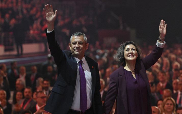 CHP 39. Olağan Kurultayı ikinci gün çalışmaları! Özgür Özel eşi Didem Özel ile geldi