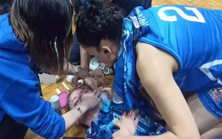 Kadın basketbol maçında ortalık karıştı! Yumruklar havada uçuştu