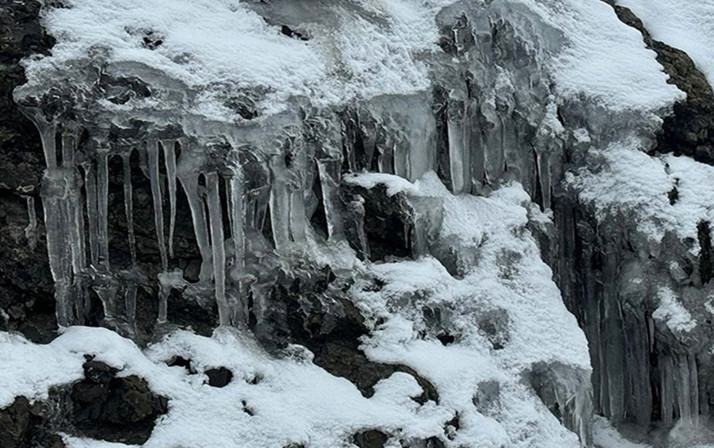 Termometre eksi 28 dereceyi gösterdi! Şehir resmen buz buttu