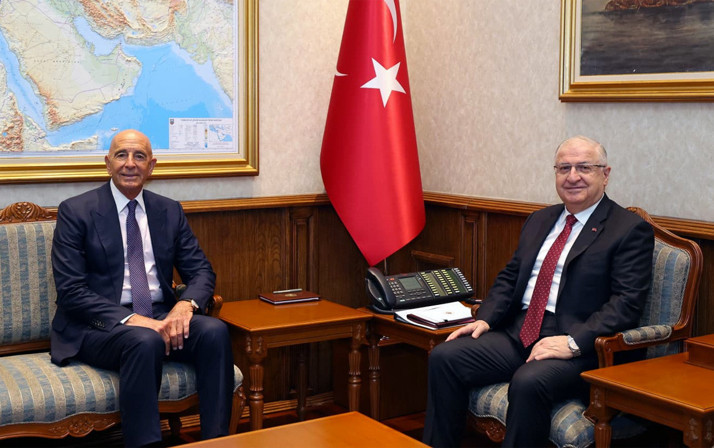 Tom Barrack oturma düzeni fotoğrafı olay oldu! Başkan gibi başköşeye kuruldu bakan da...