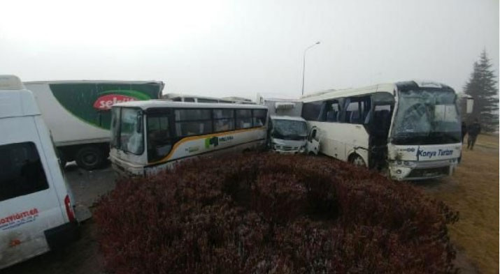 Feci kaza Konya'da 40 araç birbirine girdi - Resim: 2
