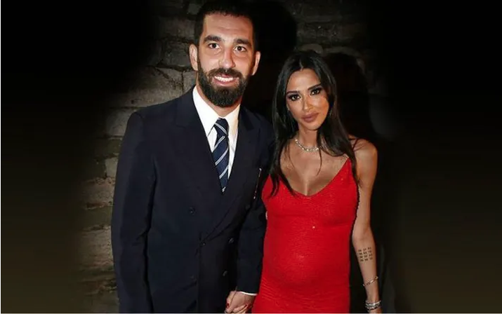 Arda Turan'ın binlerce liralık kombini eşi Aslıhan Doğan'la alışverişte ortaya çıktı - Resim: 4