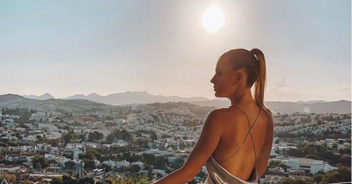 Gizem Karaca'nın son paylaşımı ortalığı yaktı geçti! Takipçileri mest oldu - Resim: 2