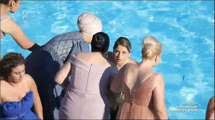 TV8 Doya Doya Moda'da Rümeysa Rabia'yı bilerek havuza attı kavga çıktı - Resim: 4