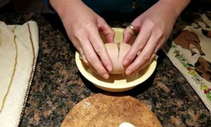 Böylesi ne görüldü ne duyuldu marketten aldığı devasa yumurtayı kırınca... - Resim: 4