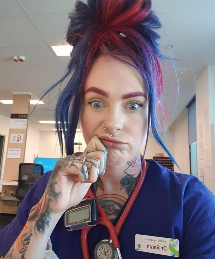 Koronavirüsle mücadele eden en aykırı doktor görünüşü şaşırtıyor! - Resim: 1