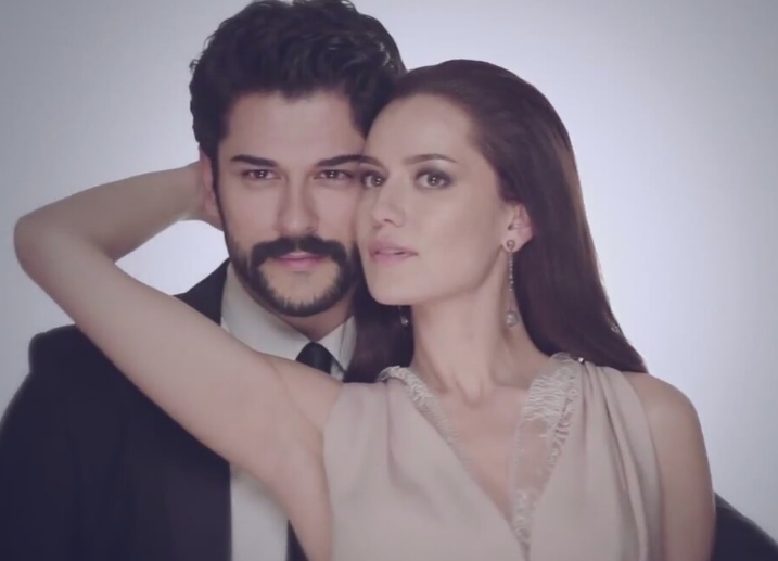 Burak Özçivit ve Fahriye Evcen'e rekor teklif! 1 haftalık bebek milyoner olacak - Resim: 1