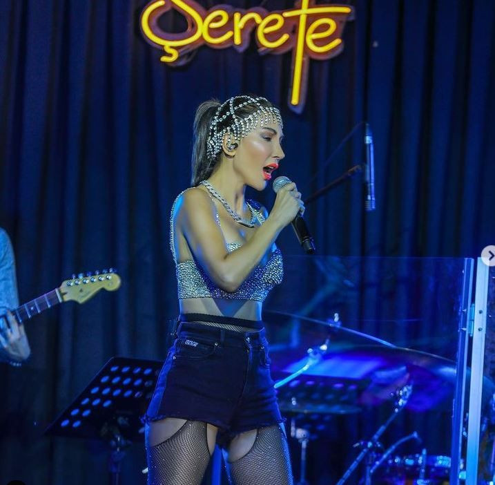 Hande Yener 'Ben daha açığını giyeceğim' dedi işte konserdeki sahne kostümü - Resim: 2