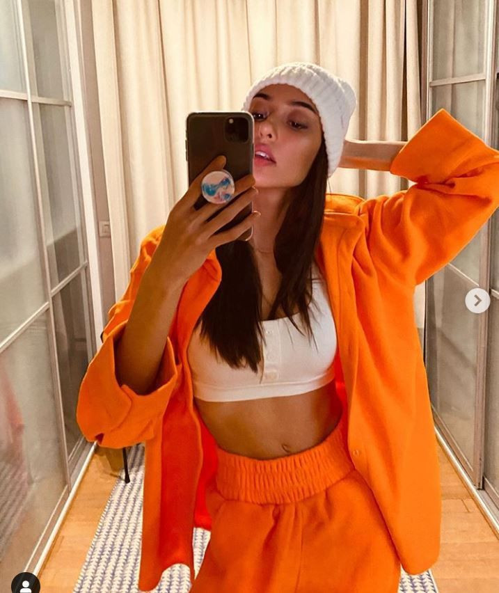 Dilan Çiçek Deniz evde amuda kalktı Instagram yıkıldı! - Resim: 1