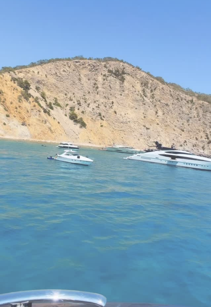Tarkan'dan muhteşem günler! İbiza'da tekne tatilinde sezonun yorgunluğunu atıyor - Resim: 2