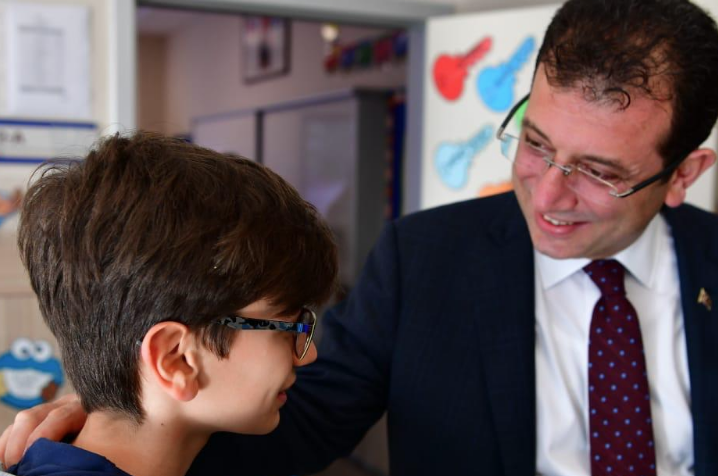 Ekrem İmamoğlu ve eşi çocuklarının karne törenine eşlik etti - Resim: 2