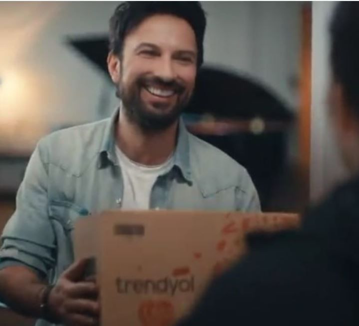 Tarkan Trendyol reklamına Cem Yılmaz'dan ince mesaj! Sosyal medyada 'kargocu' olay oldu! - Resim: 1