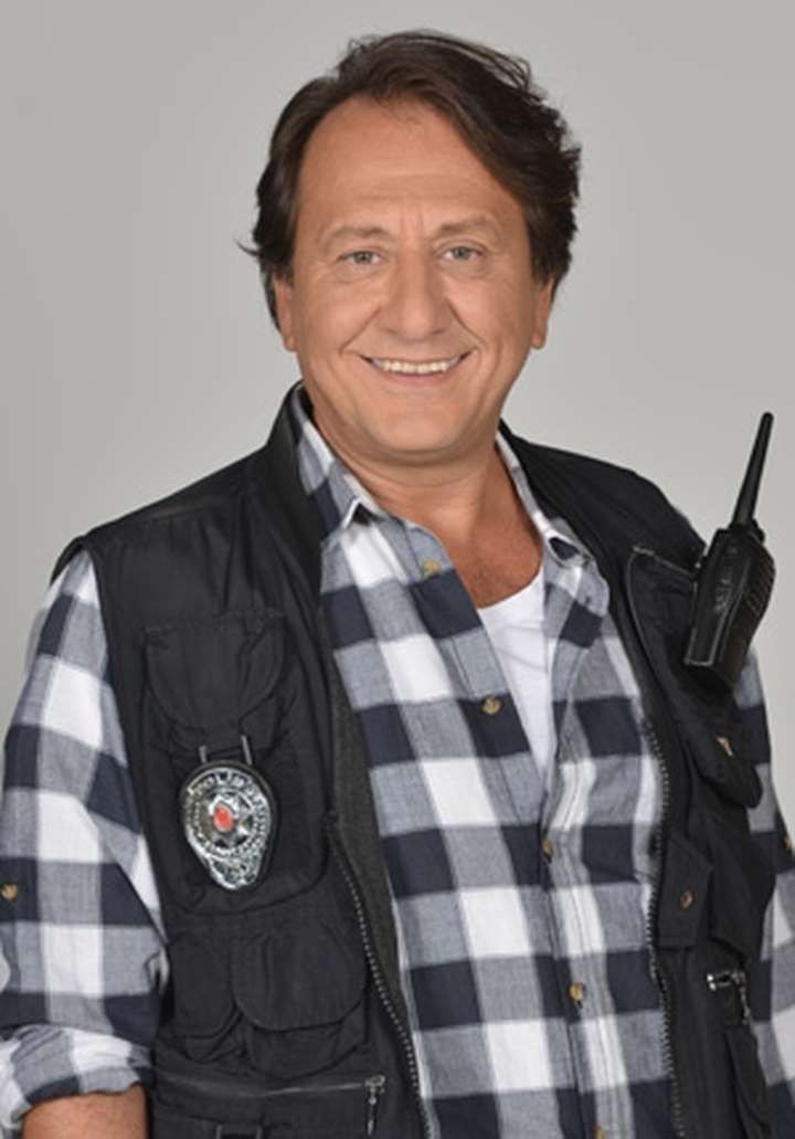 Arka Sokaklar dizisinin 'Hüsnü Çoban'ı koronavirüse mi yakalandı? - Resim: 2