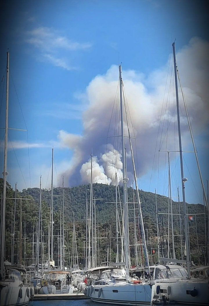 Marmaris yanıyor! Alevler Aksaz Deniz Üssü'ne ulaşınca tahliye başladı! 19 saat sonra güzel haber - Resim: 4