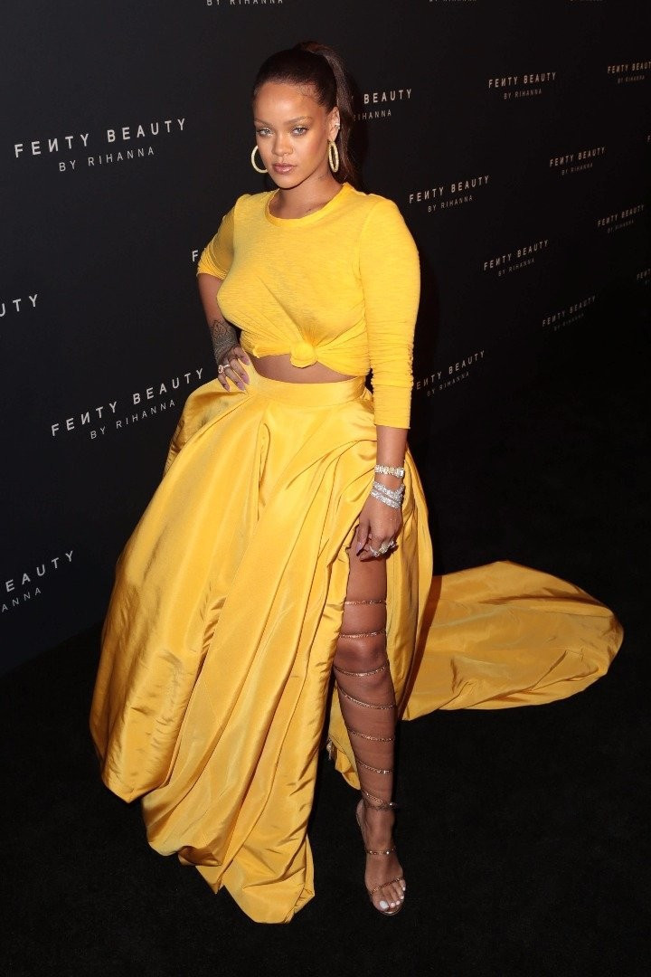 Rihanna'nın bekaret itirafından sonra göğüsleri olay oldu - Resim: 4