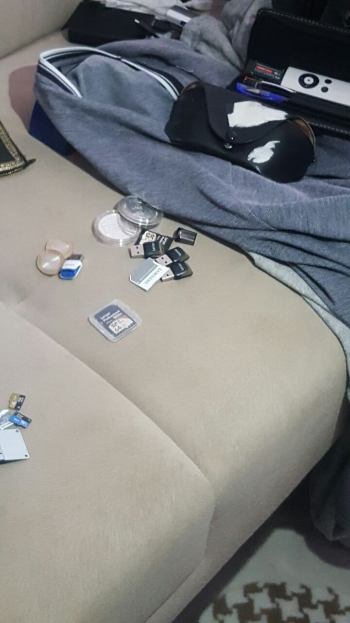 Twitter fenomeni JeansBiri'nin evinden çıkanlara bakın! - Resim: 3