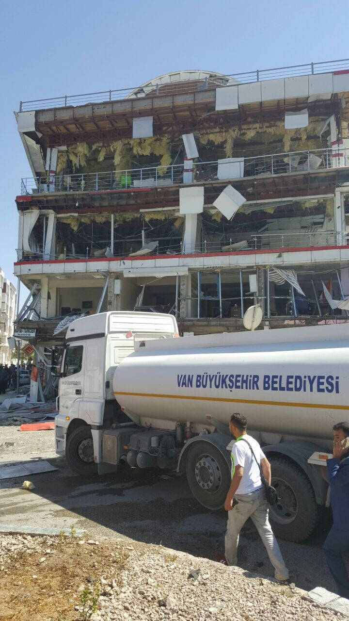 Van'daki patlamadan ilk görüntüler geldi!  - Resim: 1