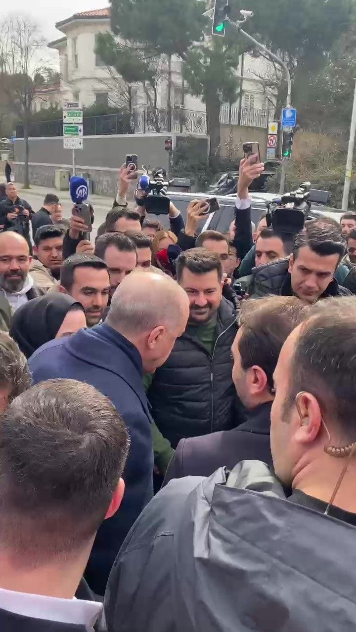 Cumhurbaşkanı Erdoğan'a evinin önünde doğum günü sürprizi - Resim: 2