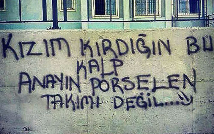 Böyle duvar yazıları görülmedi! Ben lafa değil...