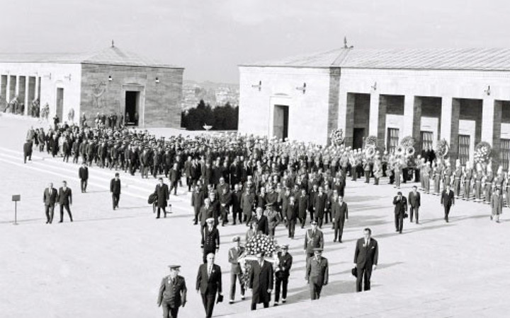 10 Kasım eski anma görüntüleri TSK verdi