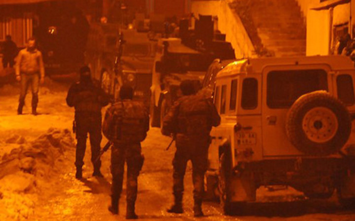 20 zırhlı araçla operasyon