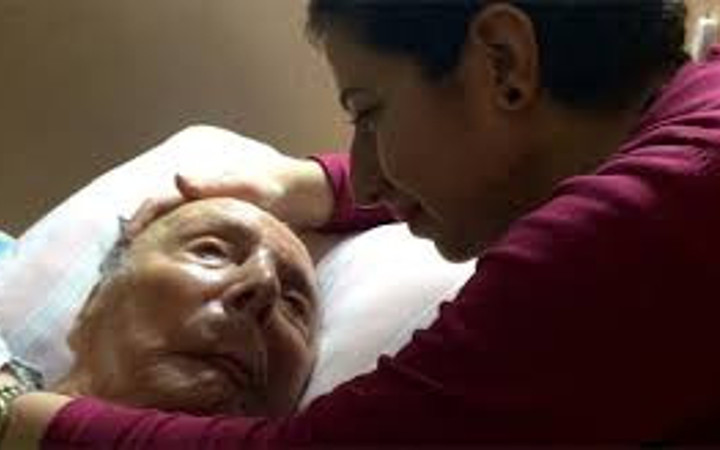 Münir Özkul'un kızından öldü haberlerine tepki!