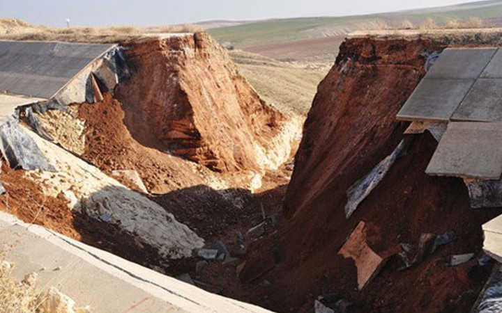 Suruç'ta sulama tüneli çöktü