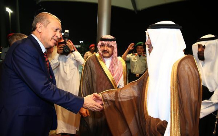 Cumhurbaşkanı Erdoğan umre yaptı! Kabe'den ilk kareler