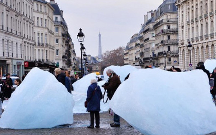 Grönland'ın eriyen buzulları Paris'te
