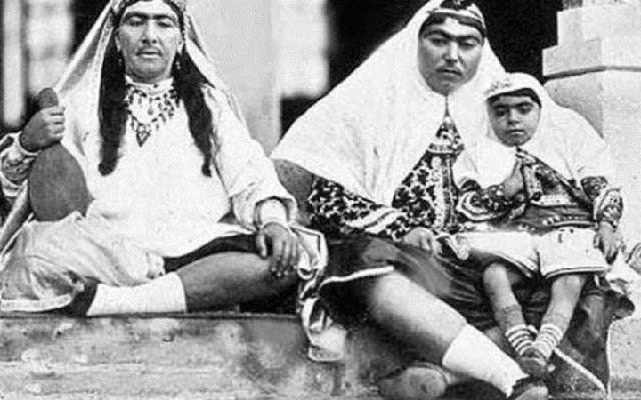 İran şahının haremindeki kadınlara bakın!