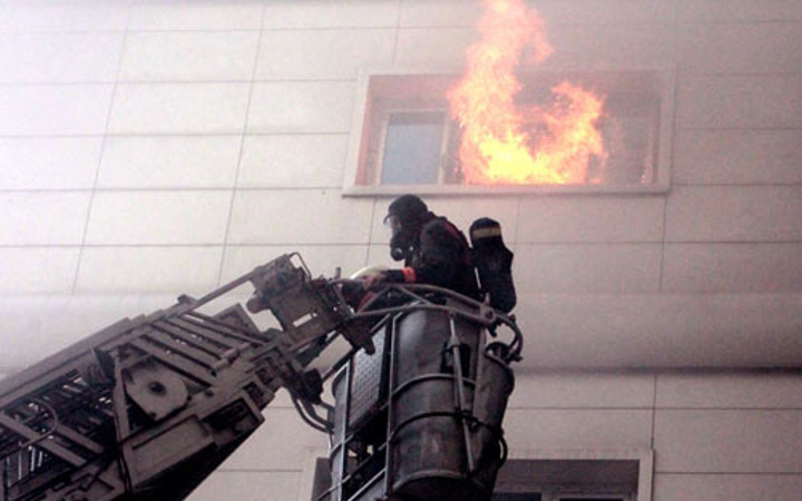 Maltepe'de otel yangınında dehşet anları