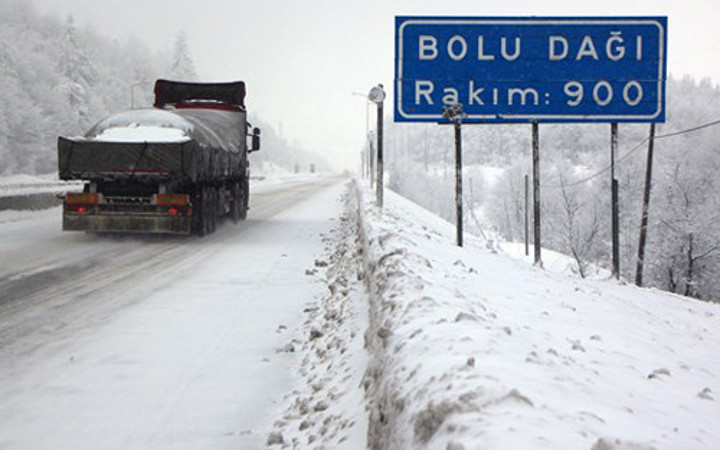 Bolu Dağı'ında yoğun kar yağışı