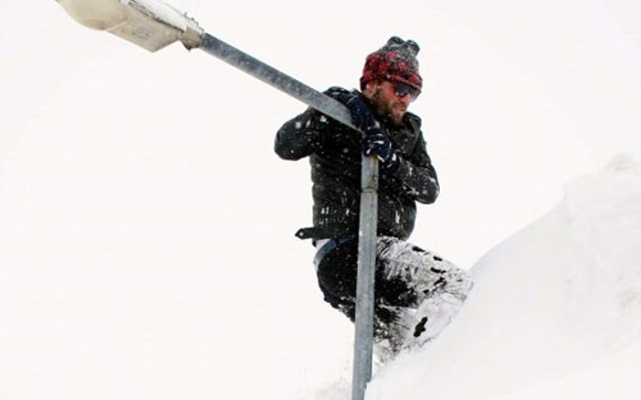 Bitlis'te aydınlatma direkleri kara gömüldü
