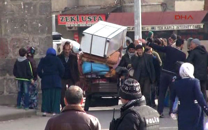 Sur'da son durum! Binlerce kişi göç ediyor...