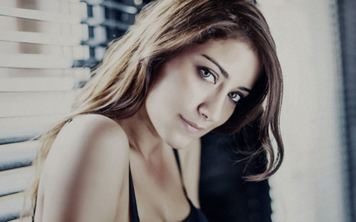 Hazal Kaya'dan yeni dizi müjdesi