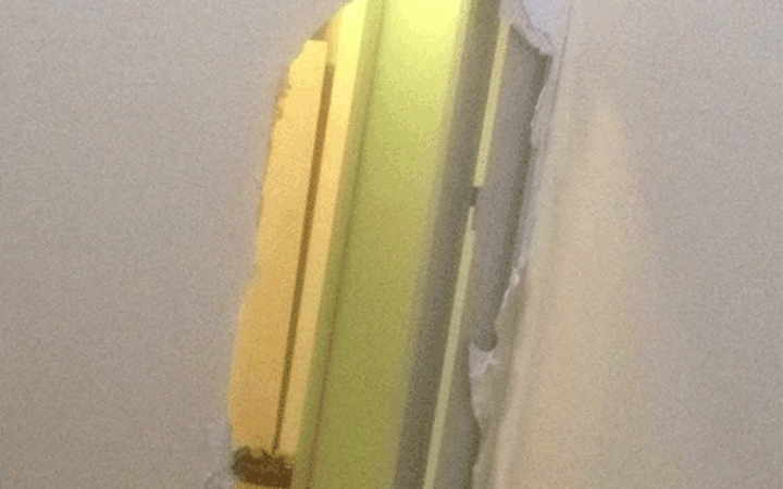 FETÖ'nün okulundan çıkan gizli oda Kur'an cüzleri ve...