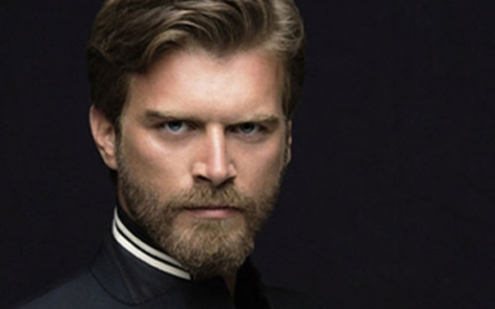 Ünlüler ve eşlerine bakın onlar sayesinde tanındılar!