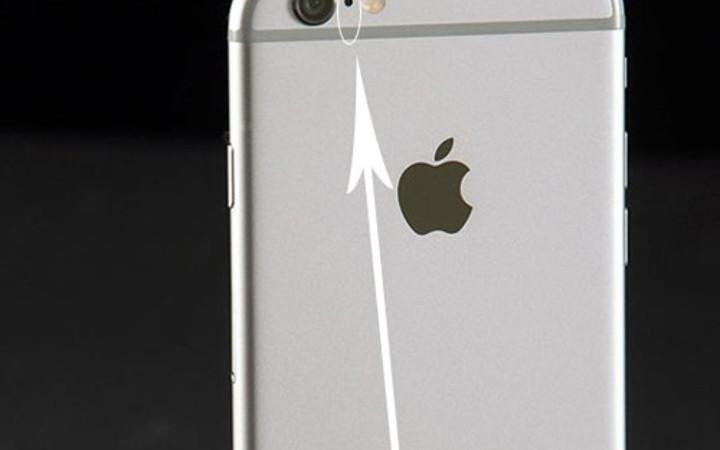 Telefonun arkasındaki küçük delik ne işe yarıyor?